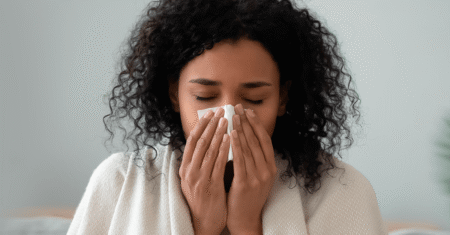 Como prevenir gripes e resfriados: 10 dicas essenciais + 7 sucos detox para fortalecer a alimentação