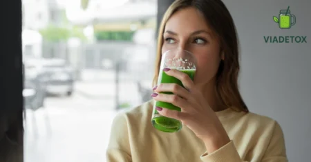 Suco detox em jejum faz bem? Veja o que você precisa saber